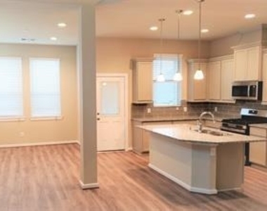 2522 Manor Valley Lane - Photo Thumbnail 4
