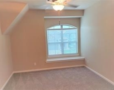 2522 Manor Valley Lane - Photo Thumbnail 16
