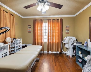 811 Heights Blvd - Photo Thumbnail 4