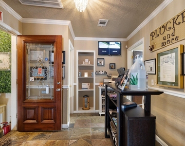 811 Heights Blvd - Photo Thumbnail 2