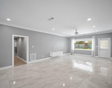 6215 S Braeswood Boulevard - Photo Thumbnail 7