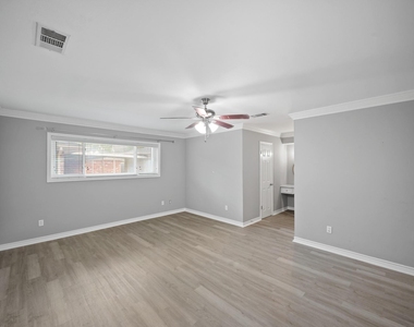 6215 S Braeswood Boulevard - Photo Thumbnail 12