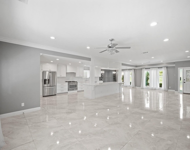 6215 S Braeswood Boulevard - Photo Thumbnail 8