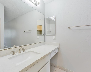 11111 Wheatridge Drive - Photo Thumbnail 17