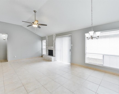 11111 Wheatridge Drive - Photo Thumbnail 2