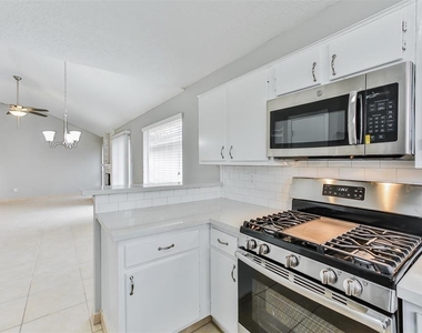11111 Wheatridge Drive - Photo Thumbnail 7