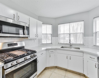 11111 Wheatridge Drive - Photo Thumbnail 5