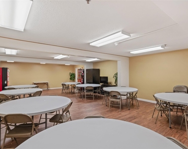 2526 W Madison Street - Photo Thumbnail 5