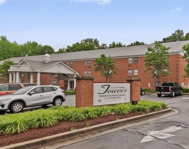 2526 W Madison Street - Photo Thumbnail 2