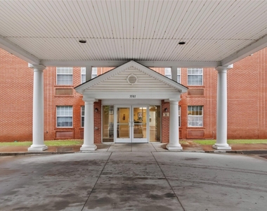 2526 W Madison Street - Photo Thumbnail 1