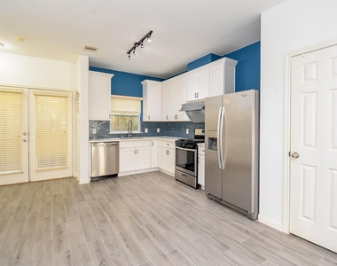 2202 Naomi Street - Photo Thumbnail 8