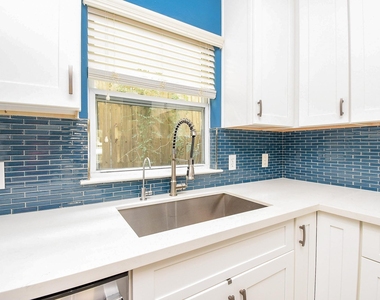 2202 Naomi Street - Photo Thumbnail 6