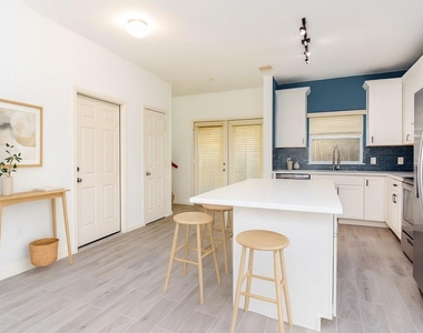 2202 Naomi Street - Photo Thumbnail 7