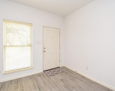 2202 Naomi Street - Photo Thumbnail 3