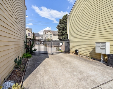 2202 Naomi Street - Photo Thumbnail 40