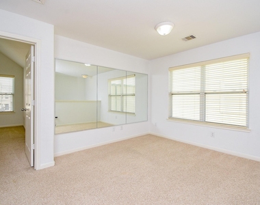 2202 Naomi Street - Photo Thumbnail 20
