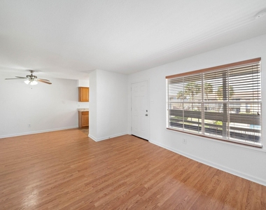 2828 61st Street - Photo Thumbnail 3