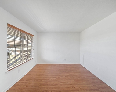 2828 61st Street - Photo Thumbnail 4