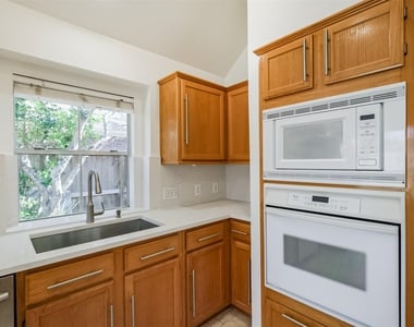 1714 Bumelia Court - Photo Thumbnail 9