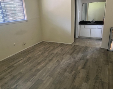 14619 Wind Lawn Drive - Photo Thumbnail 7