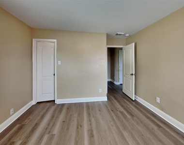 3710 Mystic Meadows Lane - Photo Thumbnail 16