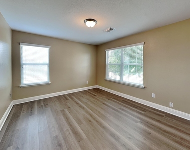 3710 Mystic Meadows Lane - Photo Thumbnail 17