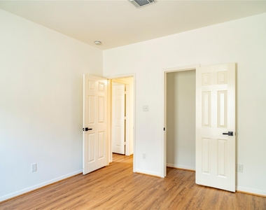 16327 Woma Court - Photo Thumbnail 7