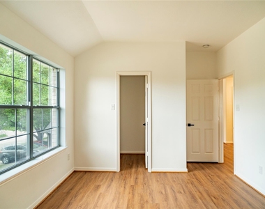 16327 Woma Court - Photo Thumbnail 9