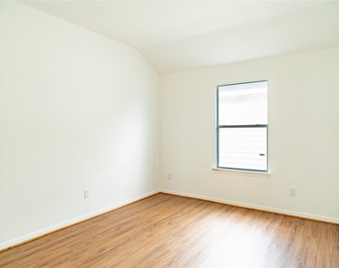 16327 Woma Court - Photo Thumbnail 6