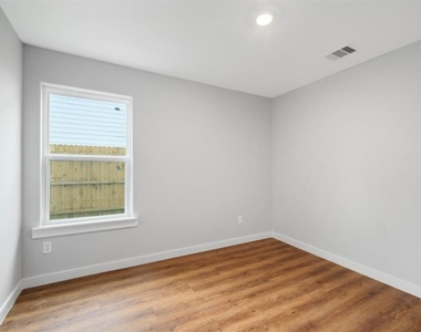8120 Laura Koppe Rd - Photo Thumbnail 13