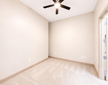 9787 Katy Freeway - Photo Thumbnail 5