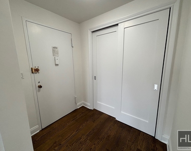 E 82 St - Photo Thumbnail 9