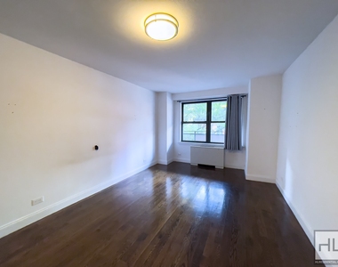 E 82 St - Photo Thumbnail 5