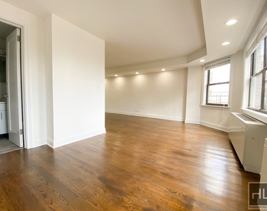 E 82 St - Photo Thumbnail 4