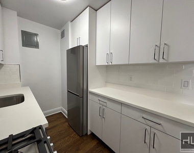 E 82 St - Photo Thumbnail 8