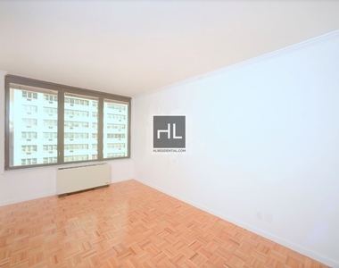 East 57th Street - Photo Thumbnail 3