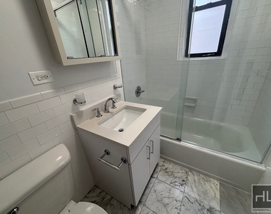 East 46 Street - Photo Thumbnail 4