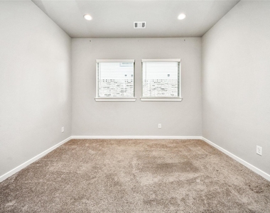 2901 Apple Rose L Lane - Photo Thumbnail 34