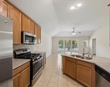 18219 Alora Springs Trc - Photo Thumbnail 8