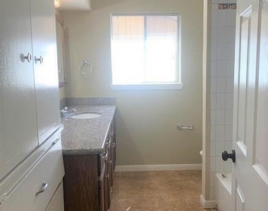 1853 Dolphin Drive - Photo Thumbnail 7