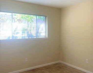 1853 Dolphin Drive - Photo Thumbnail 9