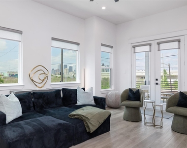 1602 Mary Street - Photo Thumbnail 9