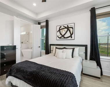 1602 Mary Street - Photo Thumbnail 22