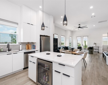 1602 Mary Street - Photo Thumbnail 16