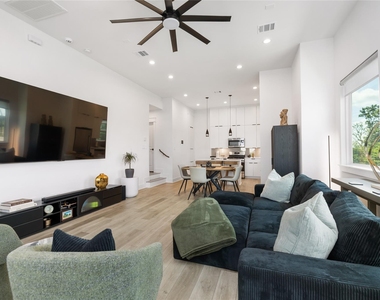 1602 Mary Street - Photo Thumbnail 7