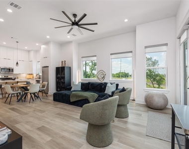 1602 Mary Street - Photo Thumbnail 6
