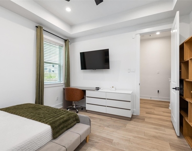 1602 Mary Street - Photo Thumbnail 4