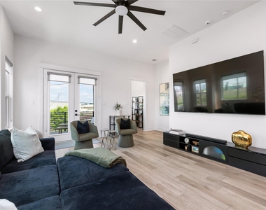 1602 Mary Street - Photo Thumbnail 10