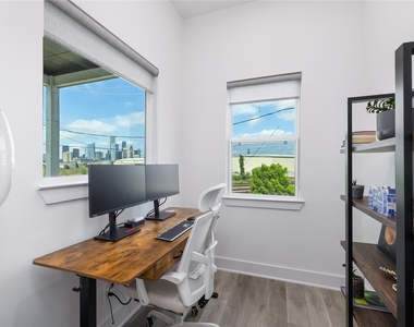 1602 Mary Street - Photo Thumbnail 12