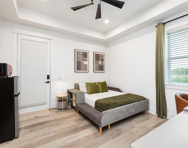 1602 Mary Street - Photo Thumbnail 3